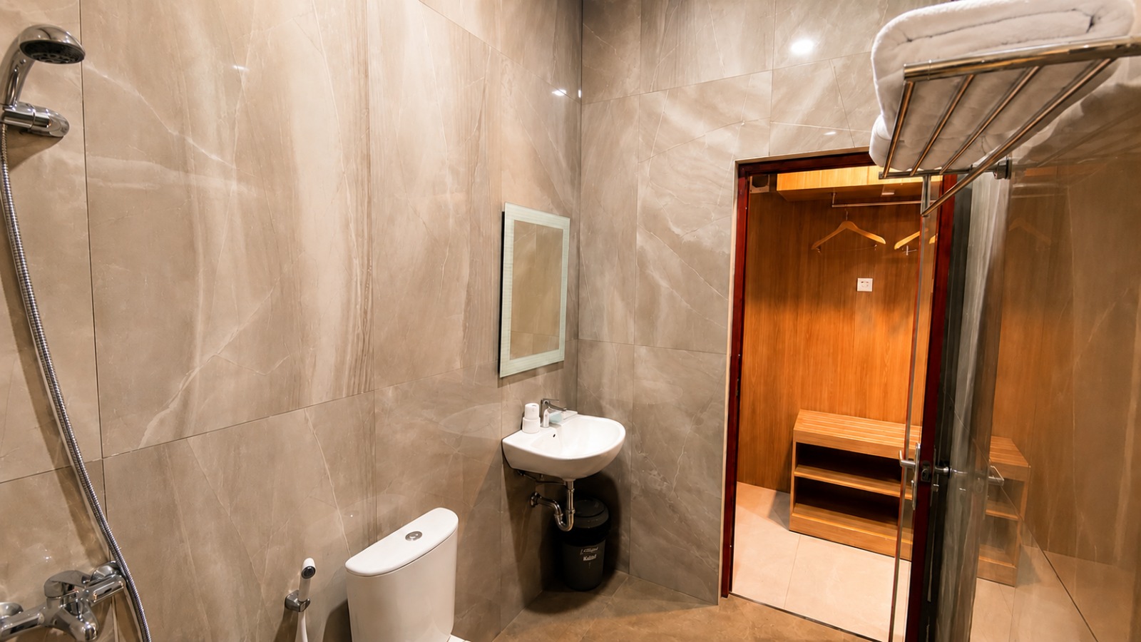 Interior Penginapan Long Stay IKN 5- Kamar Deluxe lapang