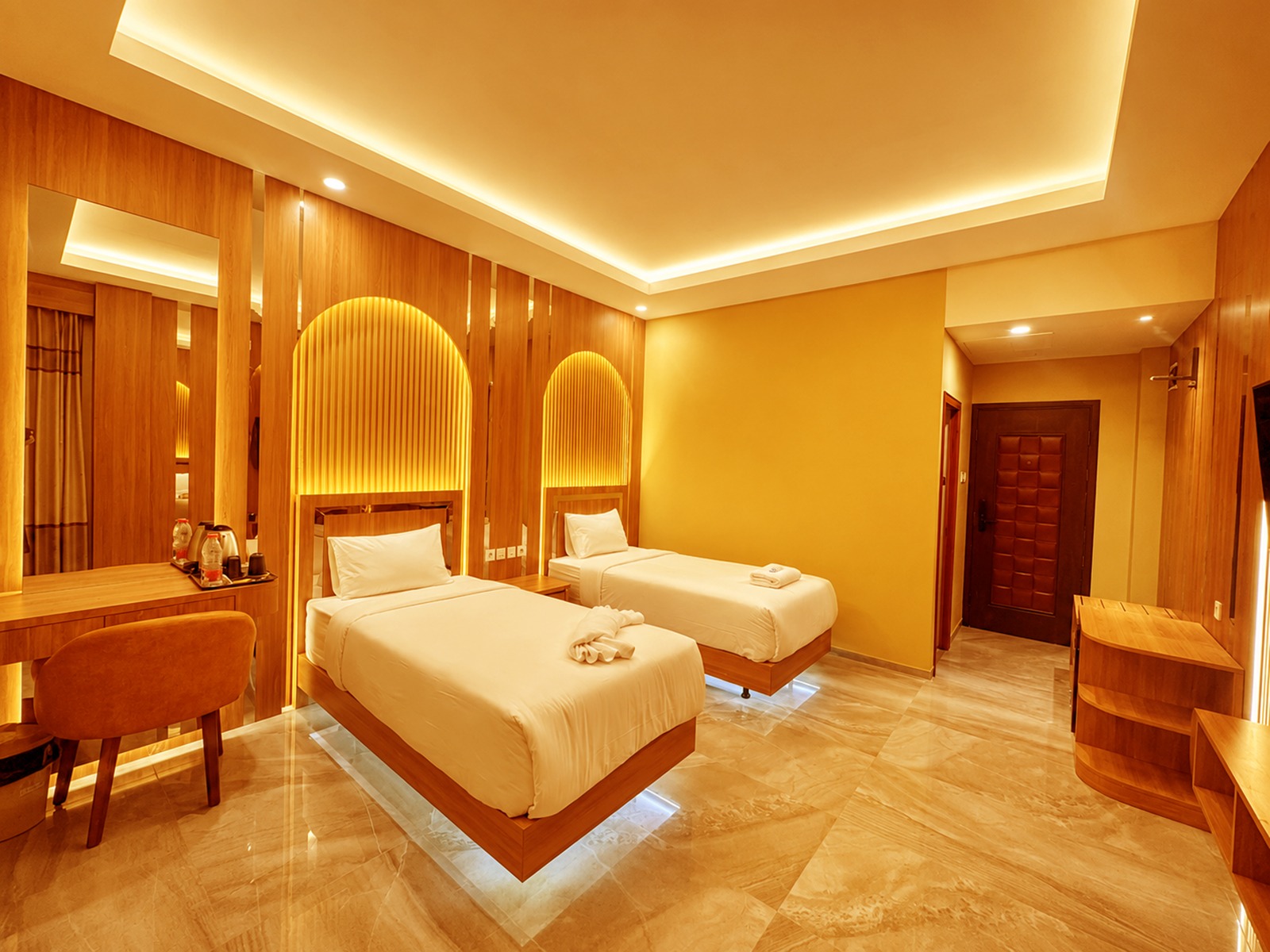 Kamar tidur utama suite dengan super king bed