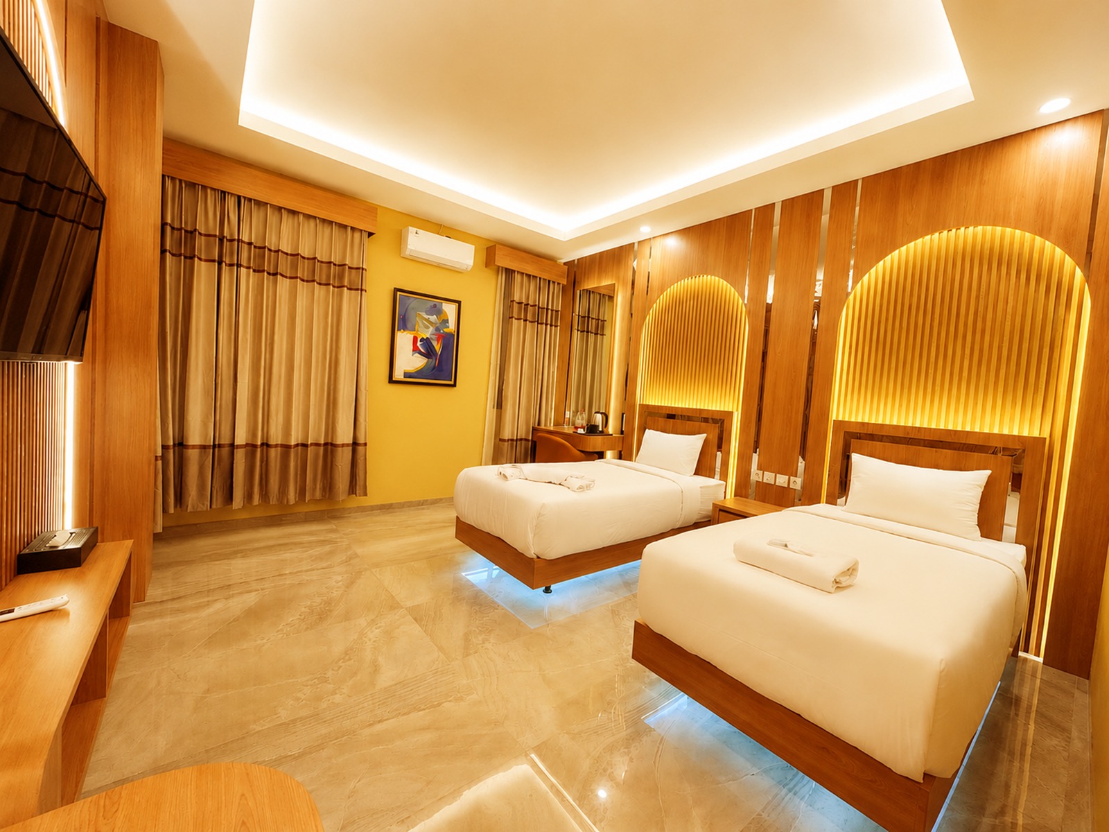 Kamar mandi mewah dengan air panas dan rain shower